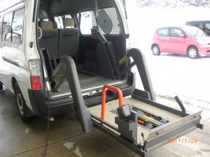 リフト付き送迎車